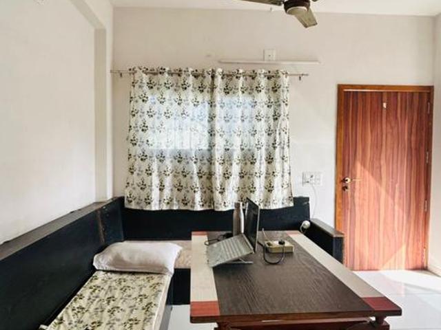 2 BHK Apartment in Ambawadi for rent Ahmedabad. The reference number is 19855320