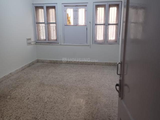 2 BHK Apartment in Ambawadi for rent Ahmedabad. The reference number is 20437893
