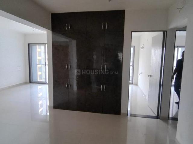2 BHK Apartment in Adajan for rent Surat. The reference number is 17910321
