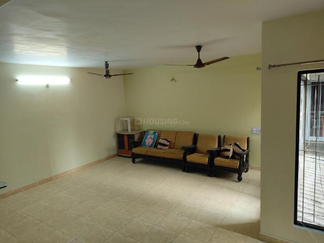 2 BHK Apartment in Adajan for rent Surat. The reference number is 20487098