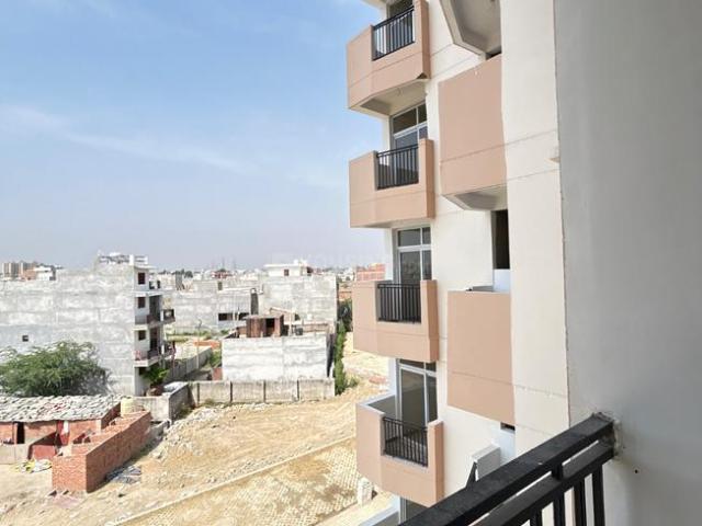 2 BHK Apartment in Ahmamau for resale Lucknow. The reference number is 20086675