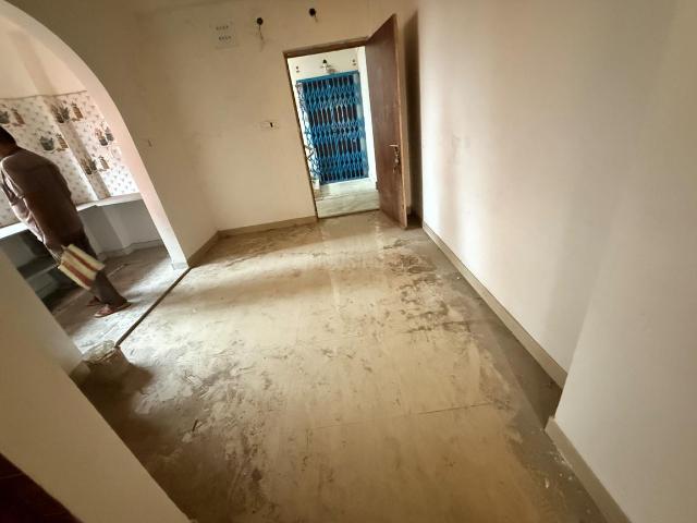 2 BHK Apartment in Airport Gate no. 1 for resale Kolkata. The reference number is 20913065