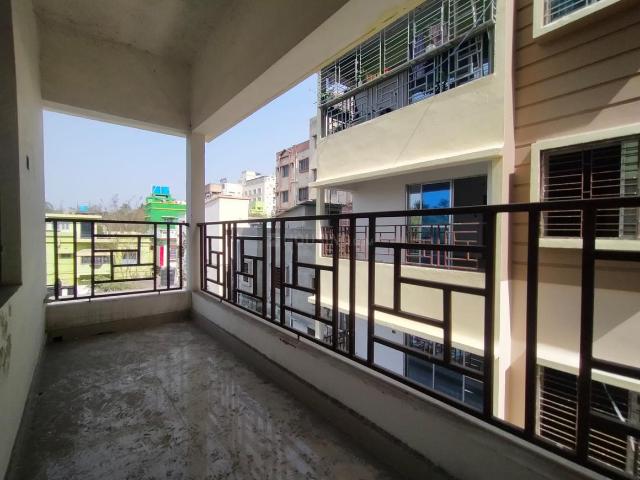 2 BHK Apartment in Airport Gate no. 1 for resale Kolkata. The reference number is 20944965
