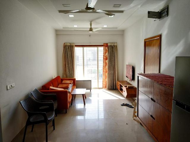 2 BHK Apartment in Alkapuri for rent Vadodara. The reference number is 17037985