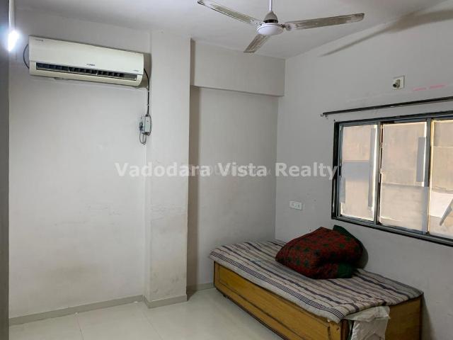 2 BHK Apartment in Alkapuri for rent Vadodara. The reference number is 17316766