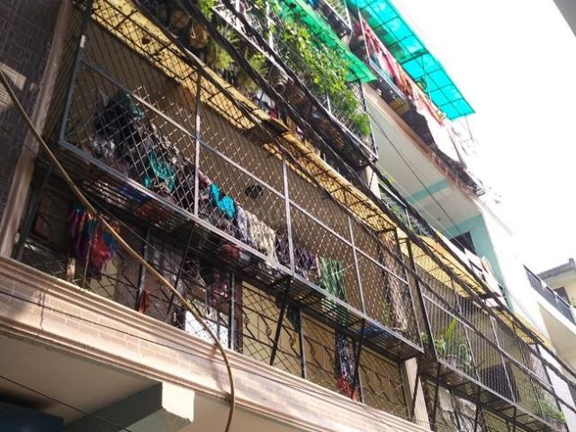 2 BHK Apartment in Ashok Vihar for resale New Delhi. The reference number is 20786596