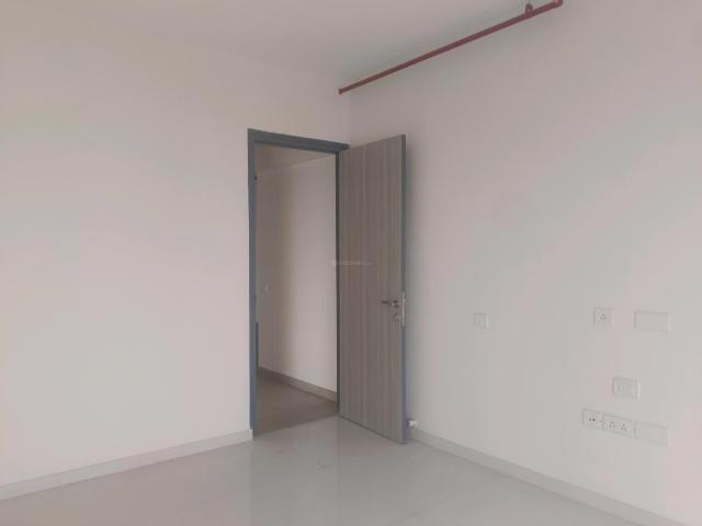 2 BHK Apartment in Borivali East for resale Mumbai. The reference number is 18366341