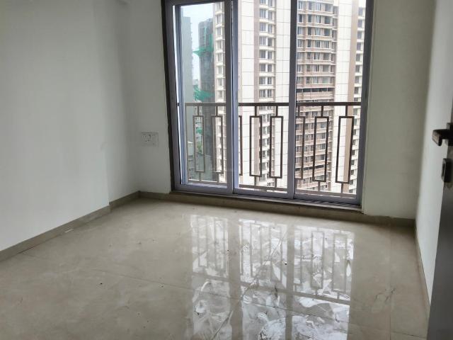 2 BHK Apartment in Borivali East for resale Mumbai. The reference number is 20606158