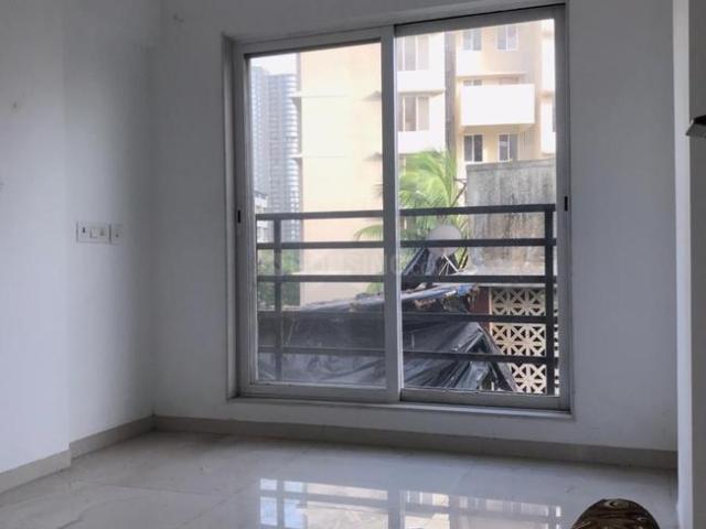 2 BHK Apartment in Borivali West for resale Mumbai. The reference number is 6876033