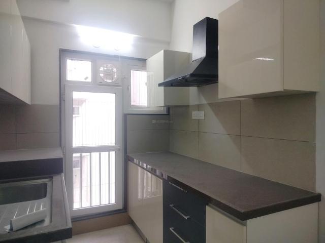 2 BHK Apartment in Bandra East for rent Mumbai. The reference number is 18320371