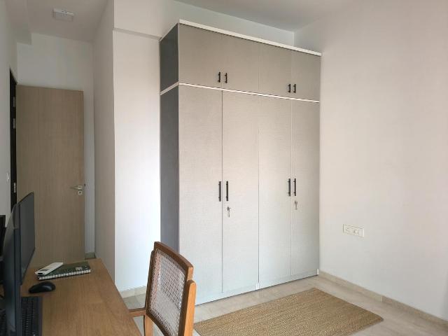 2 BHK Apartment in Bandra East for rent Mumbai. The reference number is 18346930