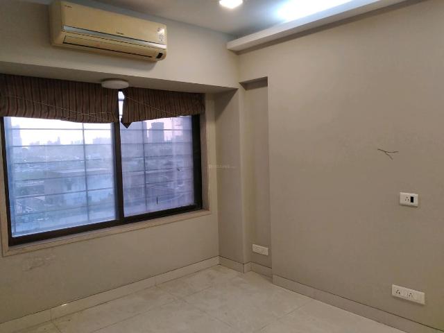 2 BHK Apartment in Bandra East for rent Mumbai. The reference number is 18899455