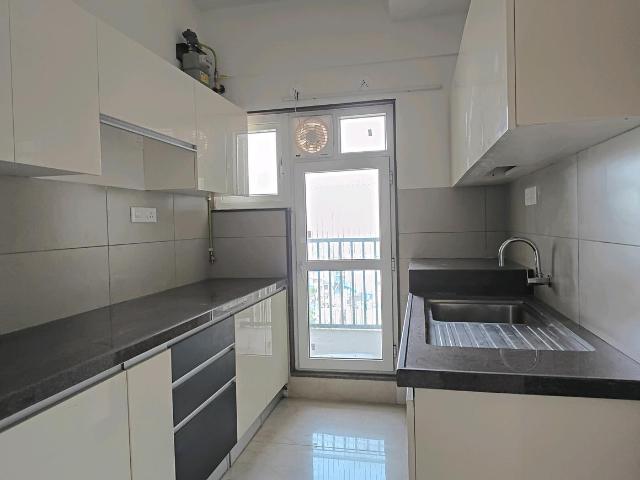 2 BHK Apartment in Bandra East for rent Mumbai. The reference number is 18934520