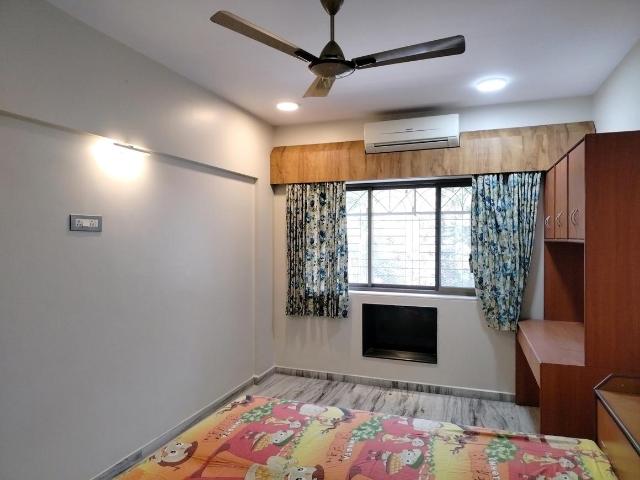 2 BHK Apartment in Bandra East for rent Mumbai. The reference number is 19359228