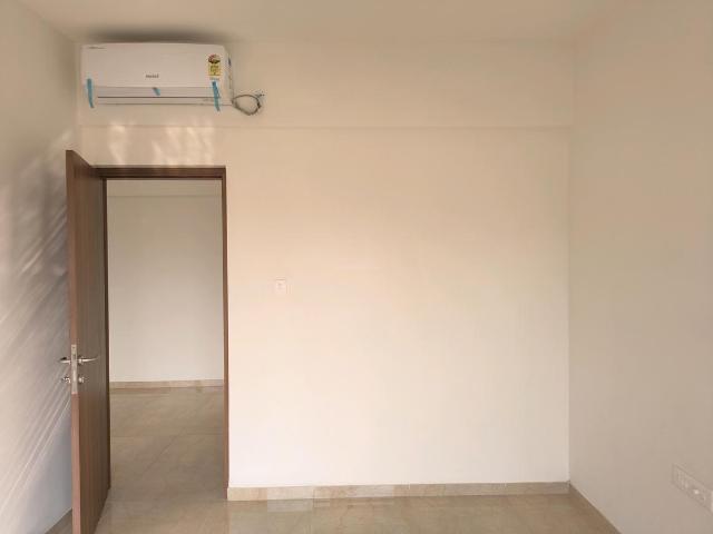 2 BHK Apartment in Bandra East for resale Mumbai. The reference number is 17672444