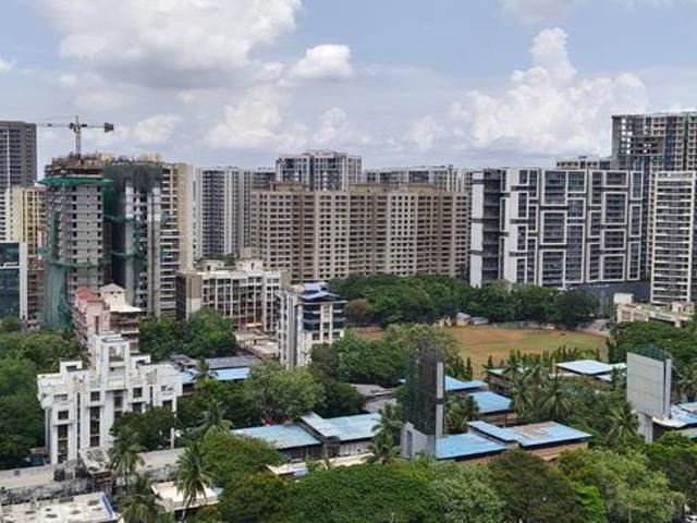 2 BHK Apartment in Bandra East for resale Mumbai. The reference number is 17243811