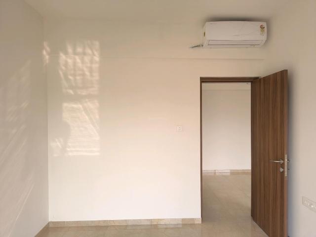 2 BHK Apartment in Bandra East for resale Mumbai. The reference number is 19339492