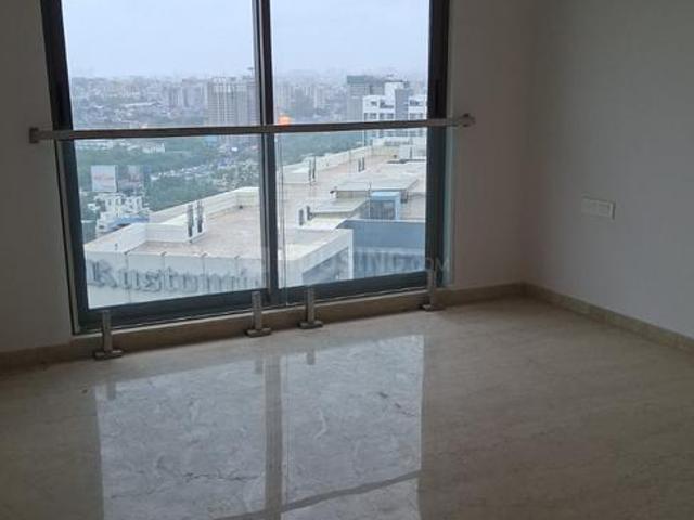2 BHK Apartment in Bandra East for resale Mumbai. The reference number is 20729706