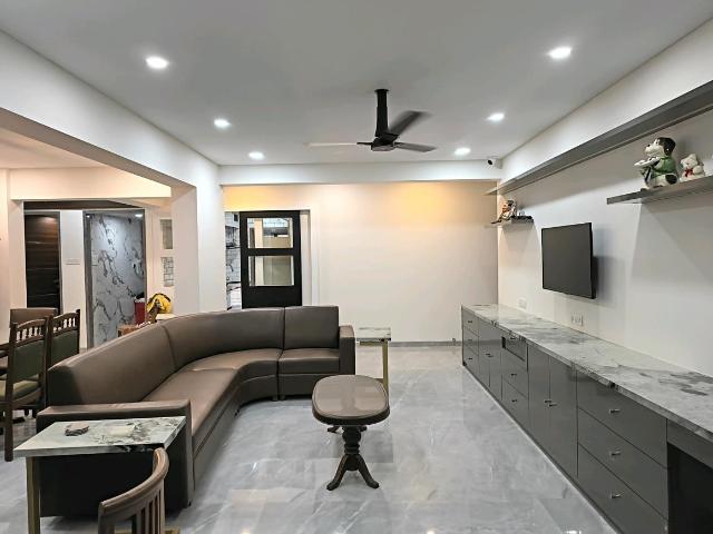 2 BHK Apartment in Bandra West for rent Mumbai. The reference number is 19741807