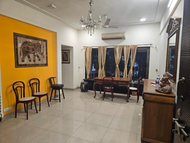 2 BHK Apartment in Bandra West for rent Mumbai. The reference number is 19860136