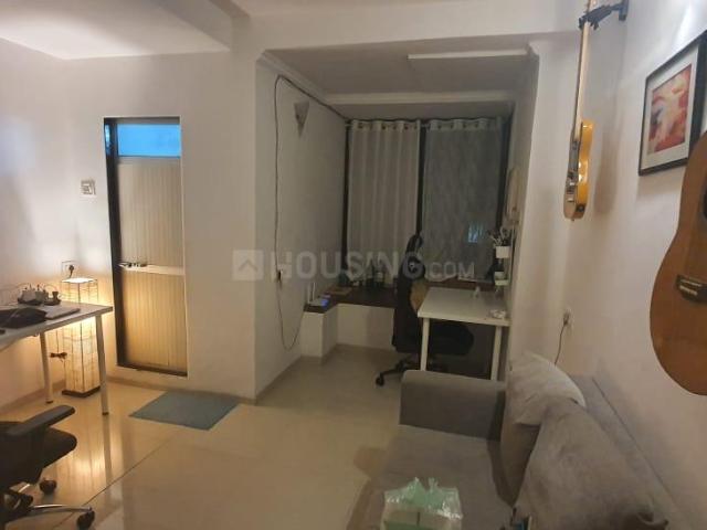 2 BHK Apartment in Bandra West for rent Mumbai. The reference number is 20639428