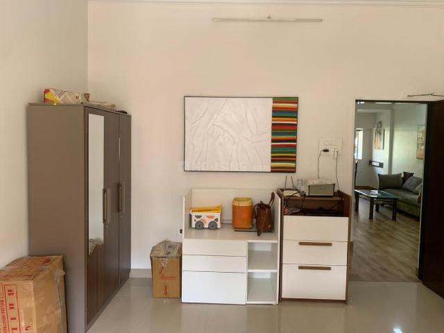 2 BHK Apartment in Bandra West for rent Mumbai. The reference number is 20715228