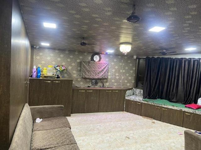 2 BHK Apartment in Bandra West for rent Mumbai. The reference number is 20763334