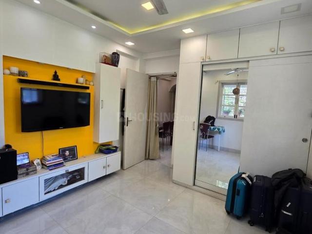 2 BHK Apartment in Bandra West for rent Mumbai. The reference number is 20963014