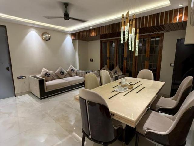 2 BHK Apartment in Bandra West for resale Mumbai. The reference number is 15971010