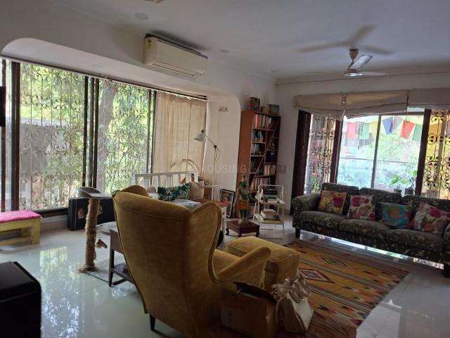2 BHK Apartment in Bandra West for resale Mumbai. The reference number is 19701312