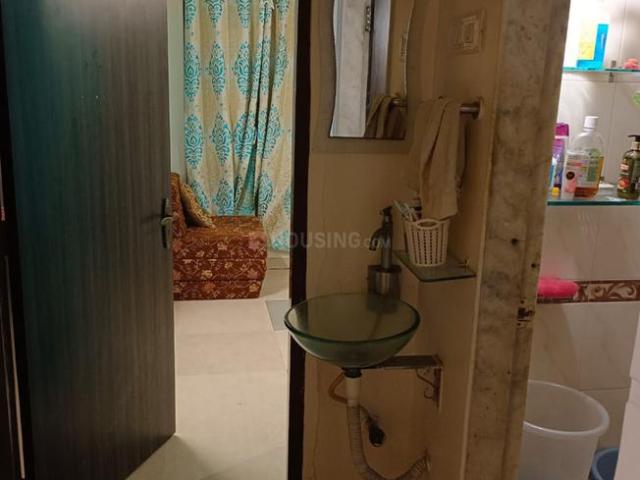 2 BHK Apartment in Bandra West for resale Mumbai. The reference number is 19714171