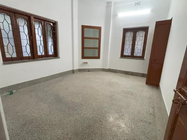 2 BHK Apartment in Behala for rent Kolkata. The reference number is 20720445