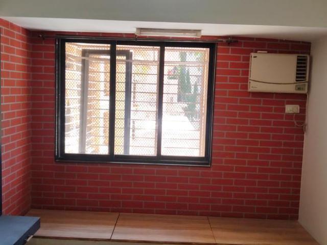 2 BHK Apartment in Goregaon East for rent Mumbai. The reference number is 19924879