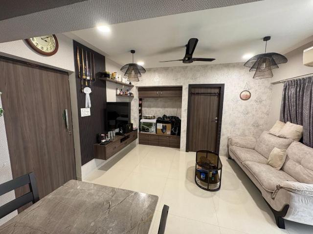 2 BHK Apartment in Goregaon East for resale Mumbai. The reference number is 19173018
