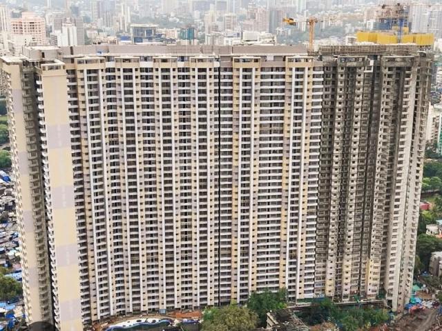 2 BHK Apartment in Goregaon West for resale Mumbai. The reference number is 20050460