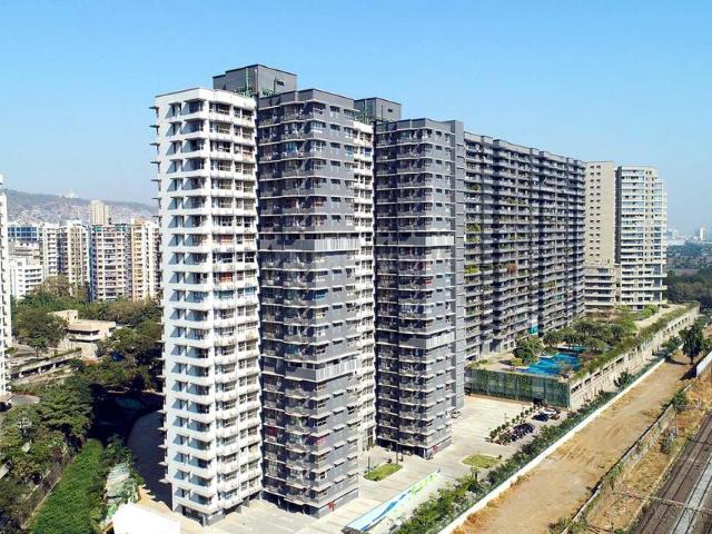 2 BHK Apartment in Ghatkopar West for resale Mumbai. The reference number is 13008555