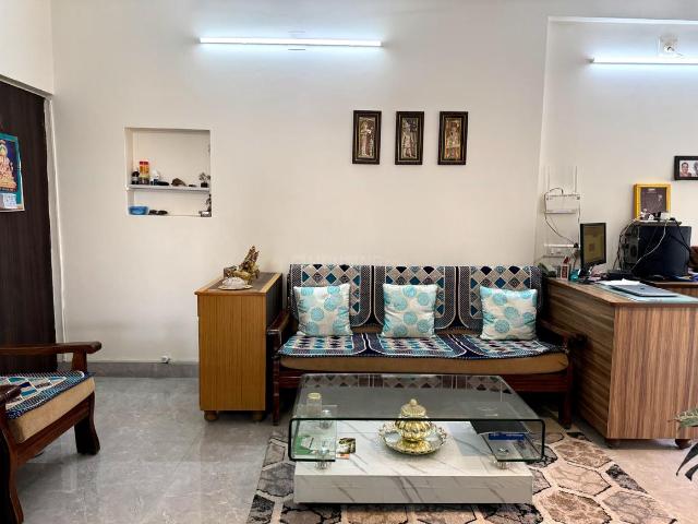 2 BHK Apartment in Gurukul for rent Ahmedabad. The reference number is 20698103