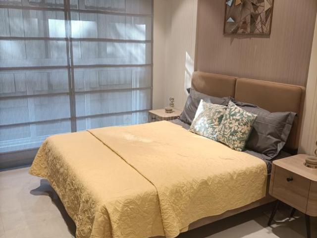 2 BHK Apartment in Dadar West for resale Mumbai. The reference number is 14019313