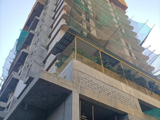 2 BHK Apartment in Dadar West for resale Mumbai. The reference number is 17264560