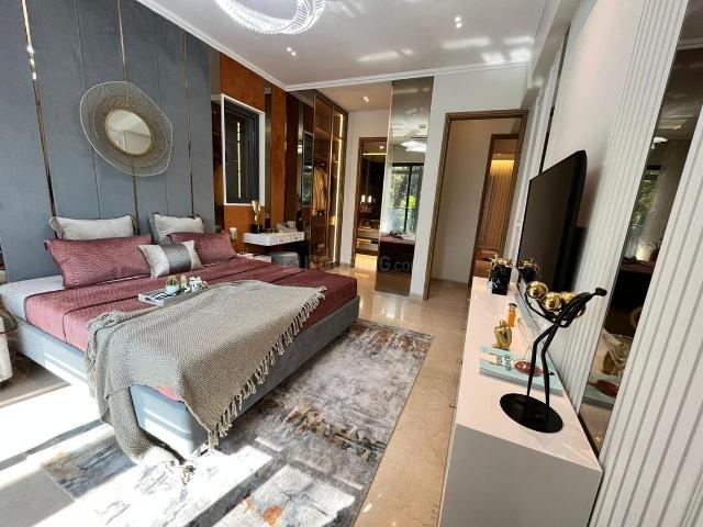 2 BHK Apartment in Dadar West for resale Mumbai. The reference number is 19340844