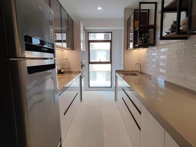 2 BHK Apartment in Dadar West for resale Mumbai. The reference number is 20440643
