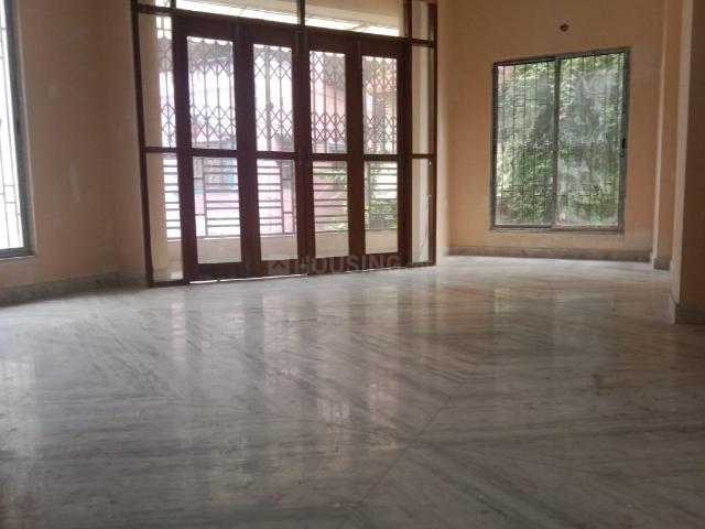 2 BHK Apartment in Dhakuria for resale Kolkata. The reference number is 20989384