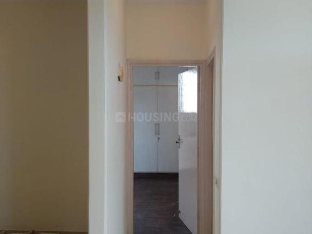 2 BHK Apartment in DLF Phase 1 for rent Gurgaon. The reference number is 20444680