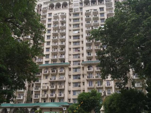 2 BHK Apartment in DLF Phase 4 for resale Gurgaon. The reference number is 20815810