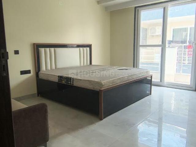 2 BHK Apartment in DLF Phase 5 for rent Gurgaon. The reference number is 20473753