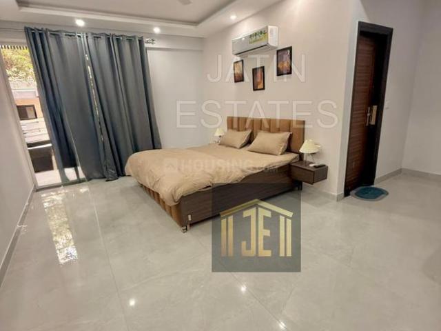 2 BHK Apartment in DLF Phase 5 for rent Gurgaon. The reference number is 20410230