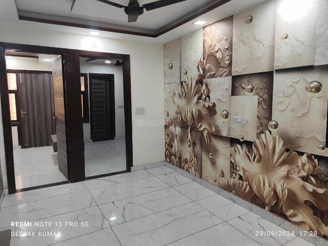 2 BHK Apartment in Dwarka Mor for resale New Delhi. The reference number is 15900043