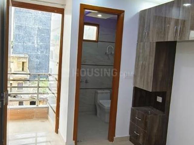2 BHK Apartment in Dwarka Mor for resale New Delhi. The reference number is 20743429
