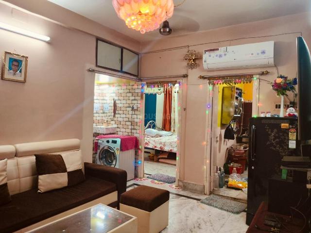 2 BHK Apartment in Entally for resale Kolkata. The reference number is 15208101