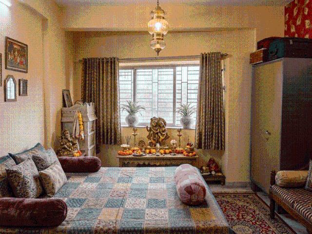 2 BHK Apartment in Entally for resale Kolkata. The reference number is 20088317